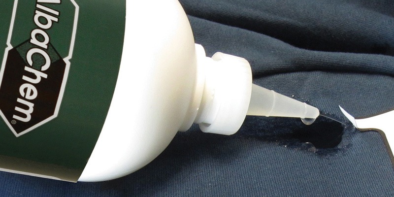 ¿Sabes cómo quitar el vinilo textil de una camiseta?